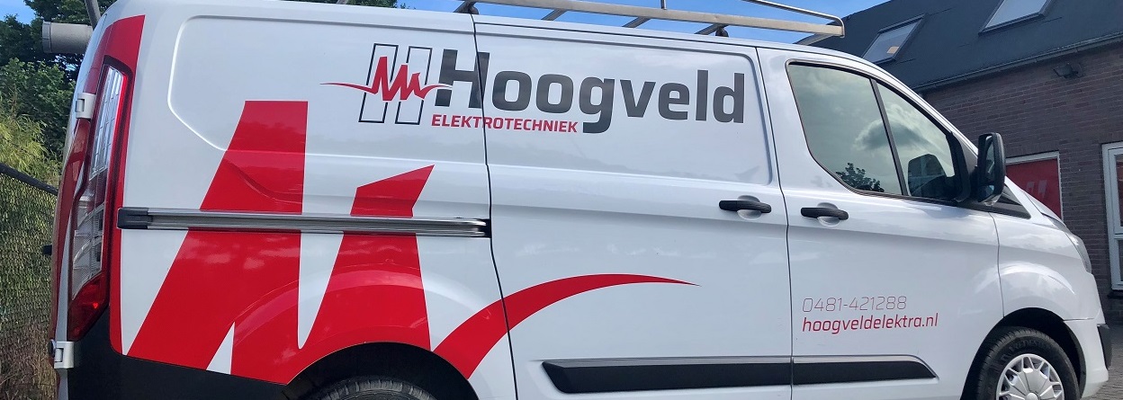 Bedrijfsbus met nieuwe logo